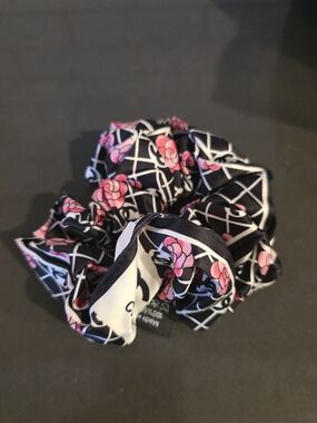 Source Unknown Black Pink Floral Satin Scrunchie